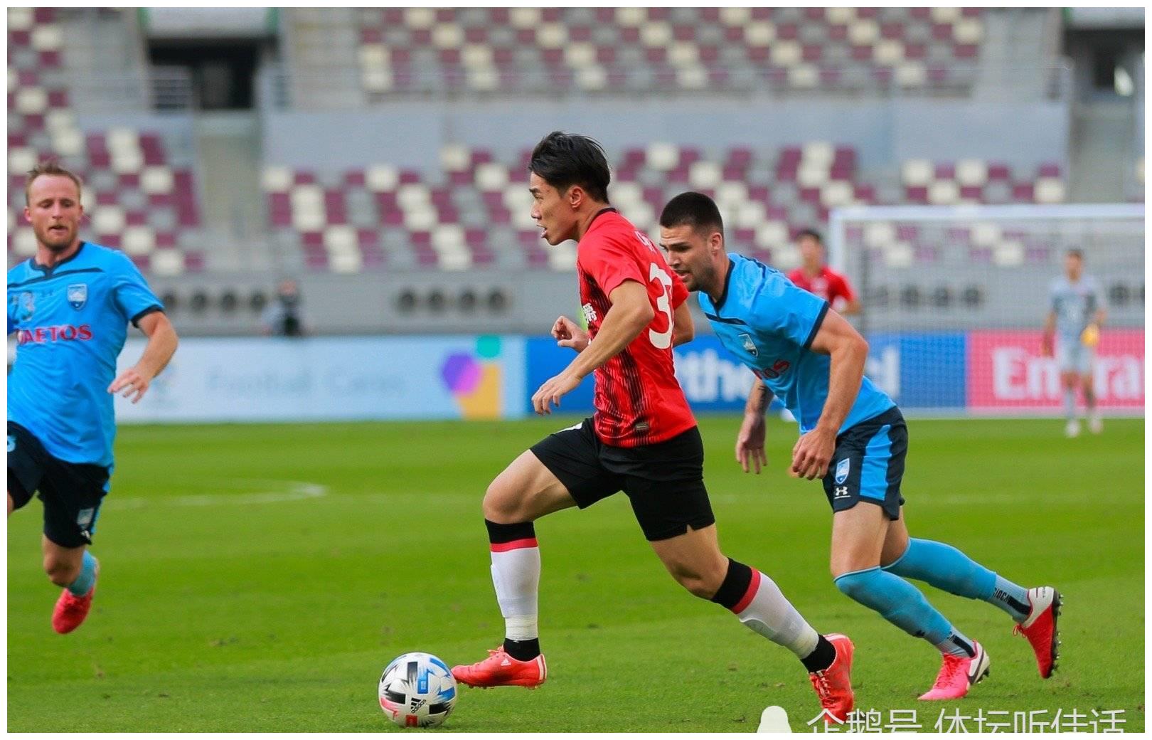  JackeyLove在RNG比赛中险胜，晋级下一阶段引发热议！引发球迷热议