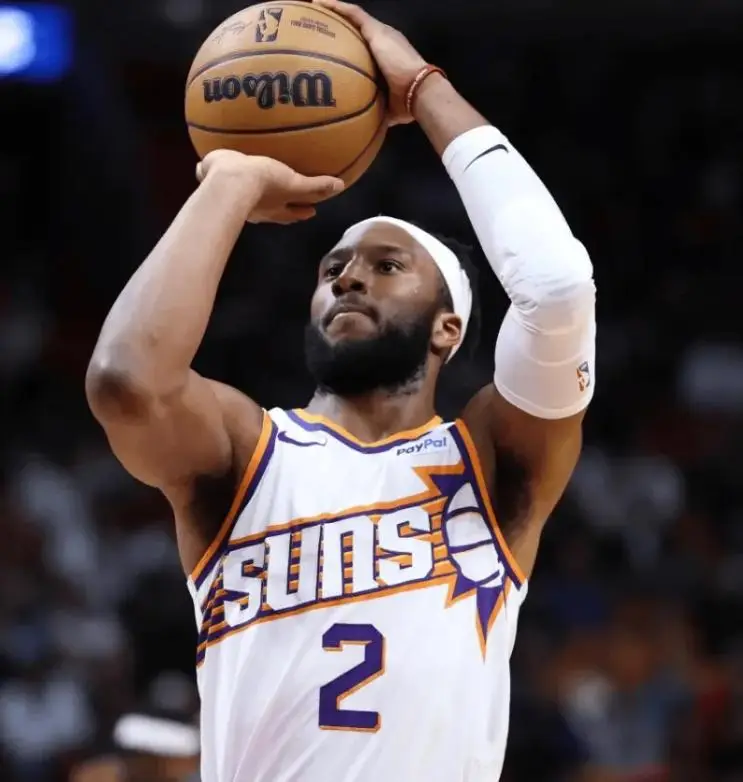 洛杉矶湖人训练开放日，关键时刻主帅复盘引欢呼，欧联在即，赛程密集仍需轮换的简单介绍