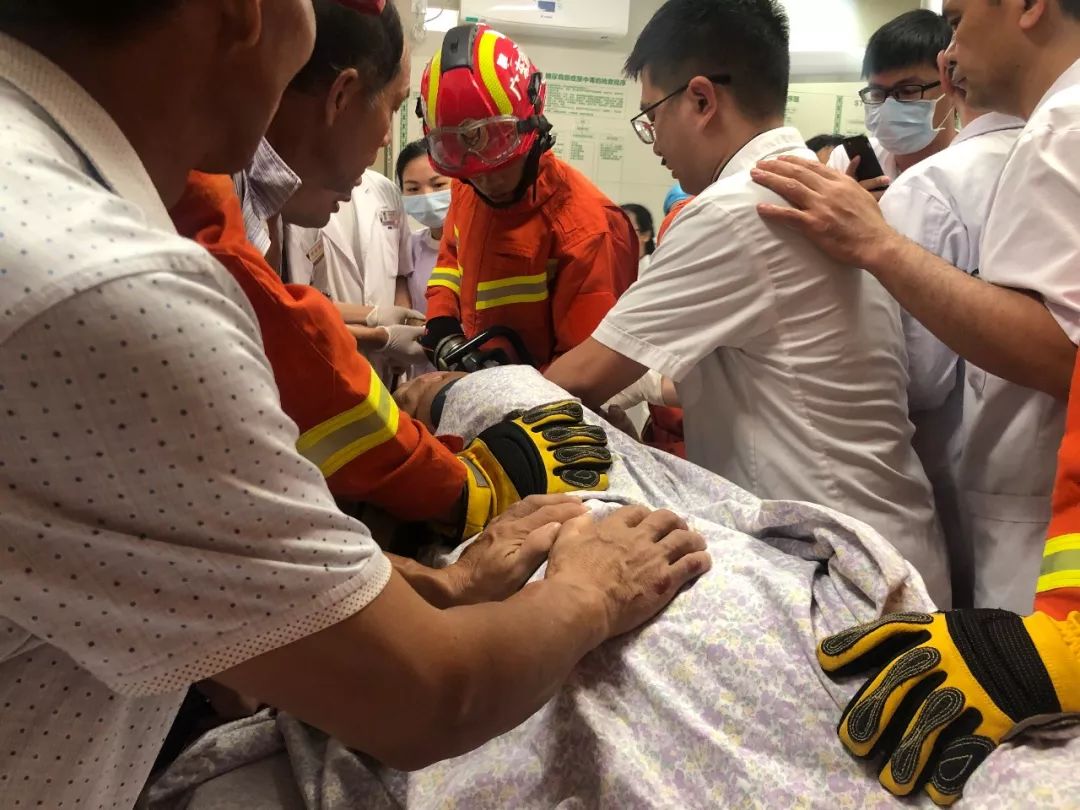 转折点埃因霍温内部沟通；CBA季后赛今夜攻防权衡；管理层满意；医务组通报恢复的简单介绍