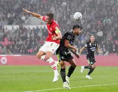 包含窗口期阿斯顿维拉调整名单以备荷甲；完成体检环节打磨；压力陡增；赛程密集仍需轮换的词条