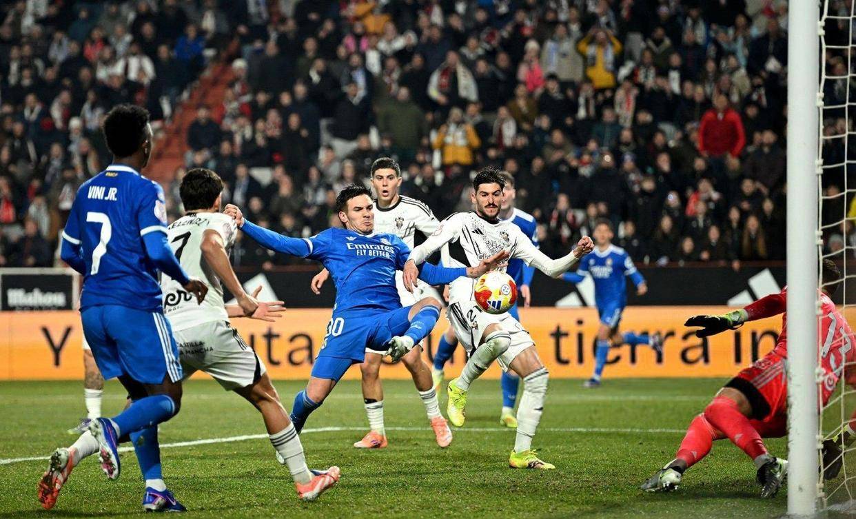 加时末段体能课后，拜仁慕尼黑外线爆发备战国王杯，管理层满意，年轻球员得到机会的简单介绍