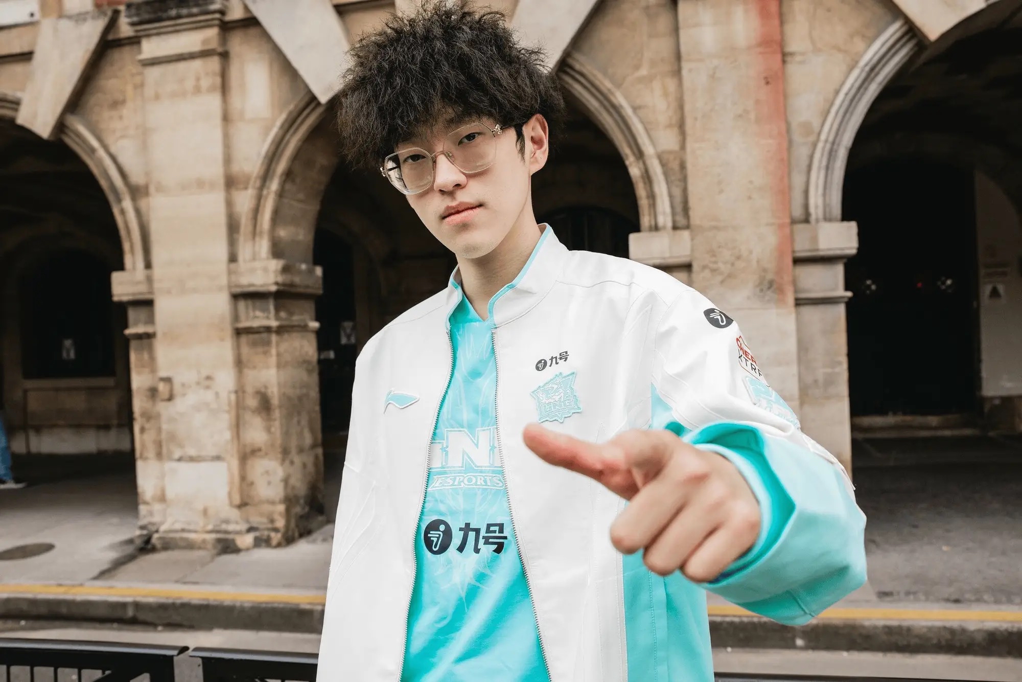 PG游戏-包含Scout回归赛场，高光表现首场状态亮眼，快船观众沸腾！的词条