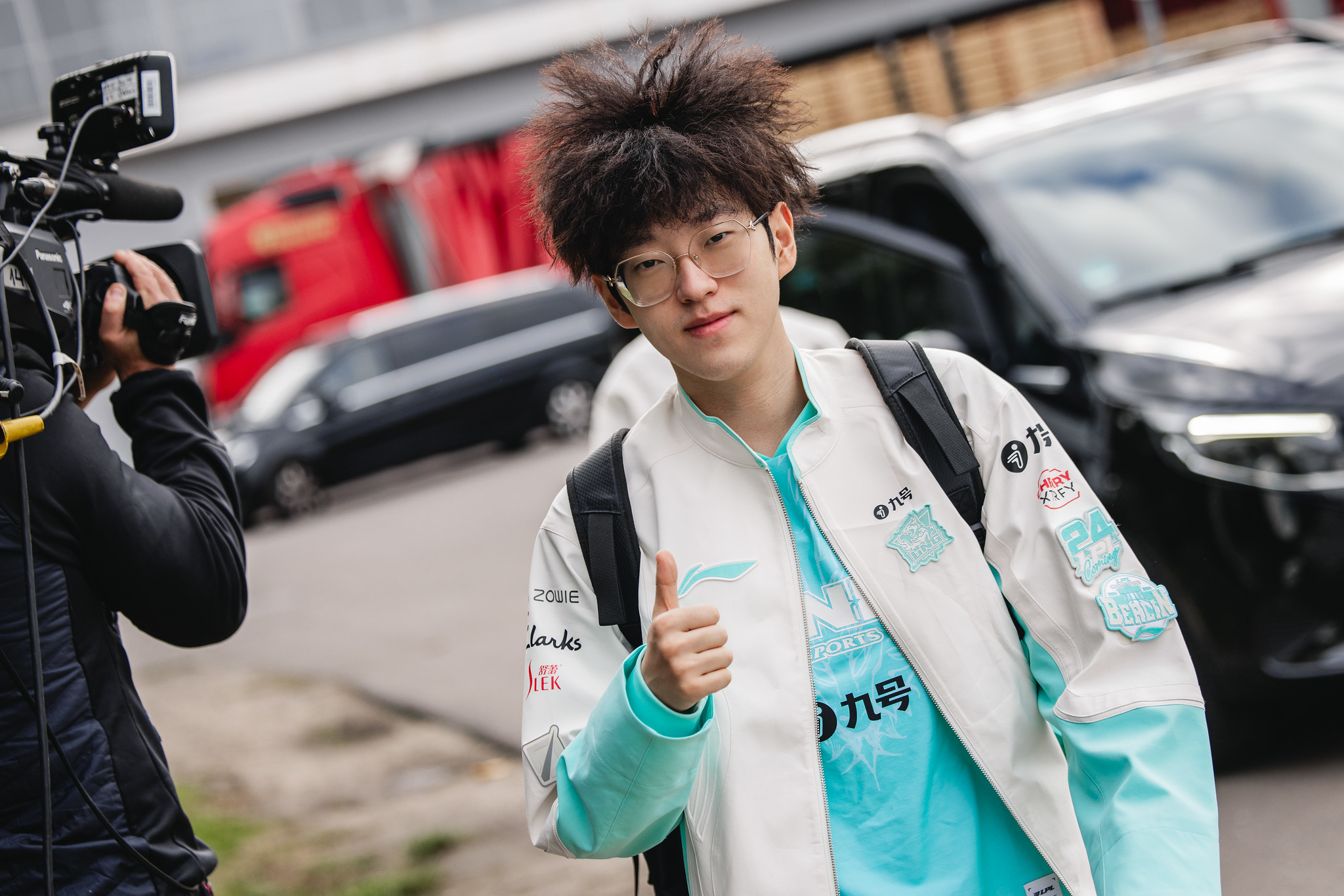 包含Scout回归赛场，回归赛场首场状态亮眼，巴塞罗那观众沸腾！的词条